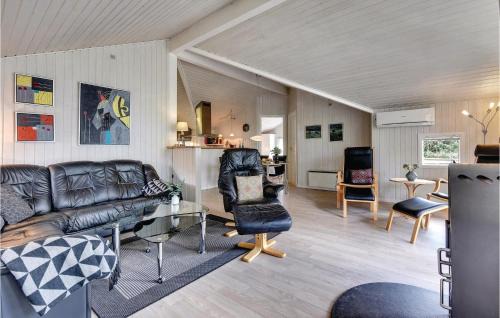 Henne Strand House | Relaxing Retreat in Henne with Sauna for Families & Pets