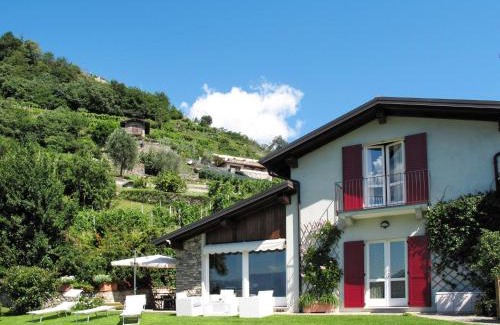 Domaso House | Pet-Friendly Holiday Home Gabriella with Hot Tub & 10/10 Score