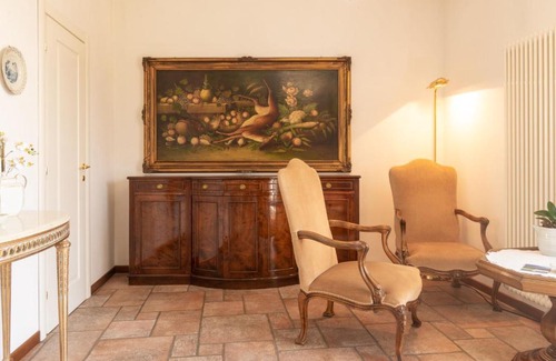 Domaso House | Pet-Friendly Holiday Home Gabriella with Hot Tub & 10/10 Score