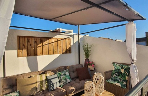 La Victoria House | Relaxing Holiday Home Villa Gení with Pool & Garden