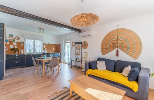 Orange House | Relaxing Holiday Home with Jacuzzi, Private Terrace & Wi-Fi