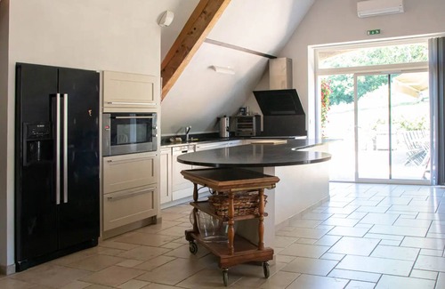Le Vigan House | Gite De Janis with Private Pool, Spa & Wi-Fi for Families