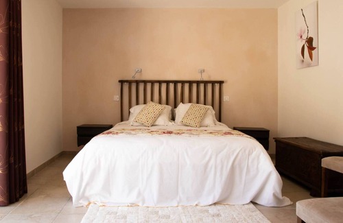 Le Vigan House | Gite De Janis with Private Pool, Spa & Wi-Fi for Families