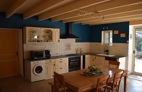 Cisse House | Holiday Home 'Gîte et Truffe' with Private Terrace and Private Garden