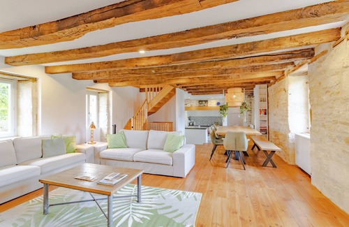 Jayac House | Enjoy Gîte La Mauratie: Pool, Private Terrace & Wi-Fi