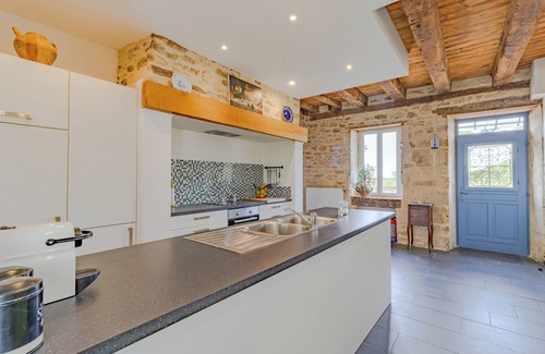 Jayac House | Enjoy Gîte La Mauratie: Pool, Private Terrace & Wi-Fi