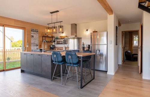 Sarzeau House | Gite Ty Laouen: Oceanfront Retreat with Private Terrace