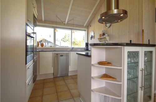 Blavand House | Beautiful Home in Blåvand with Kitchen & Pet Friendly