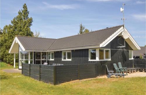Blavand House | Beautiful Home in Blåvand with Kitchen & Pet Friendly