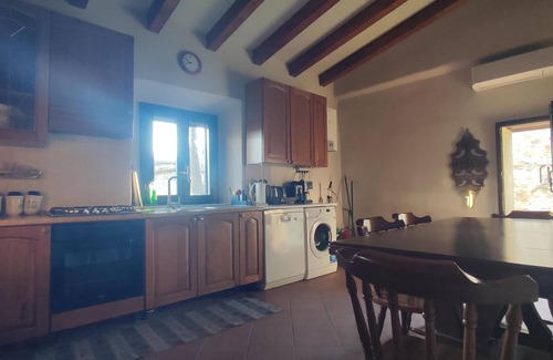 Loiano House | Inviting 'Gnazzano Home' with Mountain View & Hot Tub