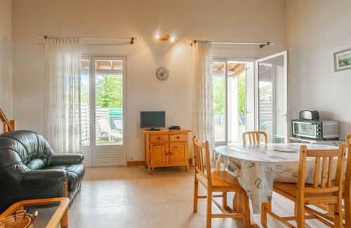 La Palmyre House | Inviting Holiday Home 'Grande Maison Les Mouettes' Getaway