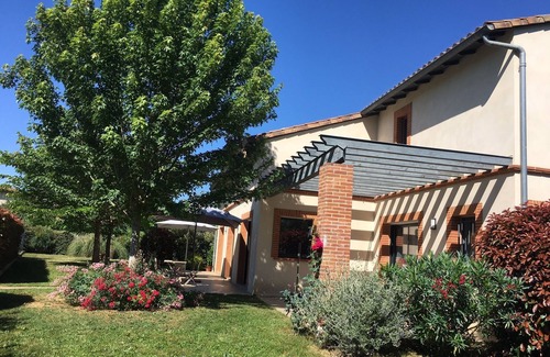 Longages House | Delightful Grande Villa with Private Terrace and Lake Views