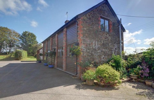 Bradworthy House | Pet-Friendly Holiday Home Near Interhome for Family Fun