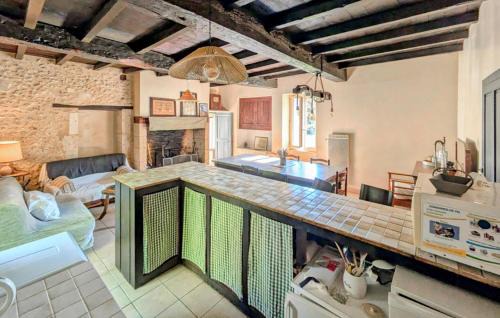 Grignols House | Cozy Retreat in Grignols with Family-Friendly Kitchen