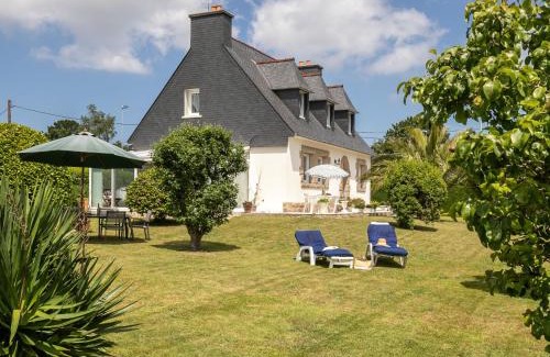 Pleumeur-Bodou House | Family-Friendly Retreat at Holiday Home Gueradur - PBU303