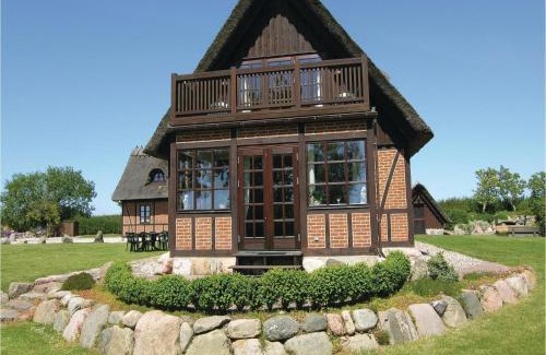 Sydlangeland House | Elegant Holiday Home Gulstavgård with Hot Tub & Kitchen