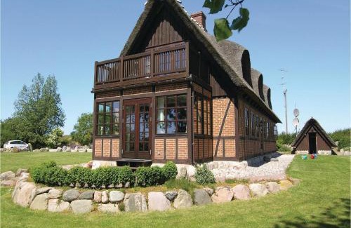 Sydlangeland House | Elegant Holiday Home Gulstavgård with Hot Tub & Kitchen