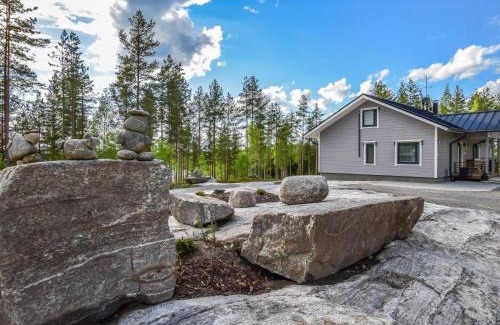 Aatola House | Unforgettable Stay at Holiday Home Hämyrinne - 5 Star Rated