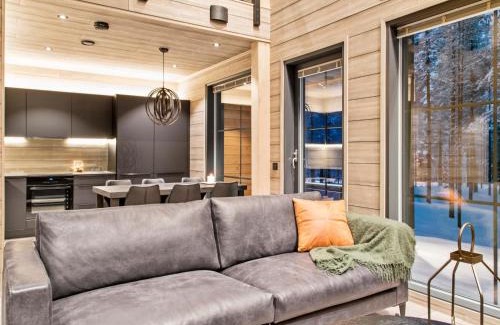 Sirkka House | Unforgettable Holiday Home Hankielämä b with Hot Tub