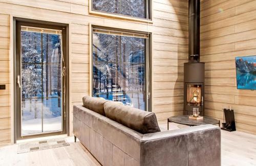 Sirkka House | Unforgettable Holiday Home Hankielämä b with Hot Tub