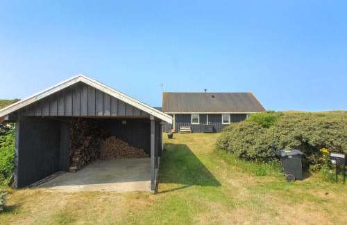 Nørre Lyngby House | Cozy Holiday Home Harry - Steps from the Sea in NW Jutland