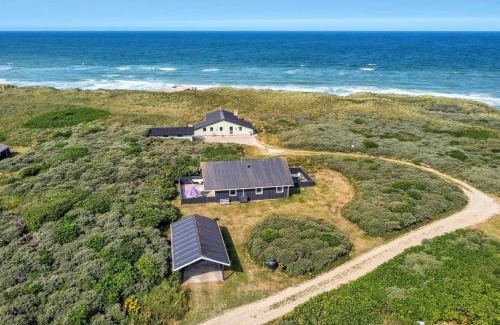 Nørre Lyngby House | Cozy Holiday Home Harry - Steps from the Sea in NW Jutland