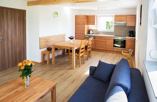 Hohenbodman House | Cozy Holiday Home with Private Terrace and Shared Garden