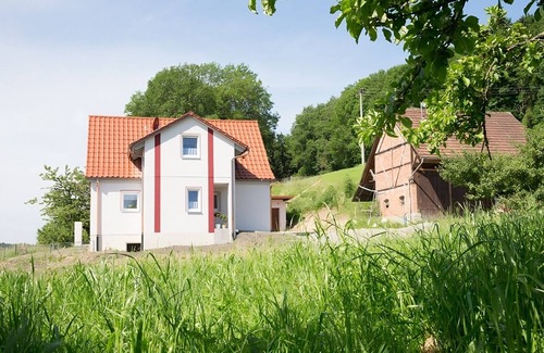 Hohenbodman House | Cozy Holiday Home with Private Terrace and Shared Garden