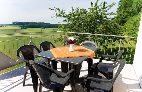 Hohenbodman House | Cozy Holiday Home with Garden, Balcony & Wi-Fi Awaiting You