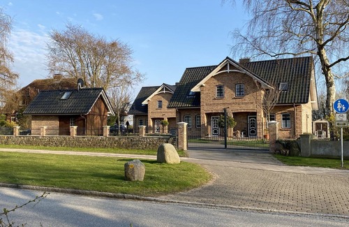 Kopendorf House | Holiday Home 'Haus Am Dorfteich A E-Laden Möglich' with Private Terrace, Shared Garden and Wi-Fi