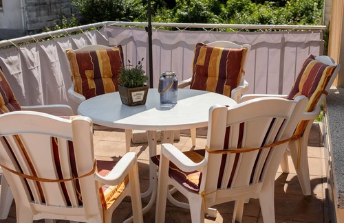 Longkamp House | Holiday Home 'Haus Jakob' with Private Terrace, Balcony and Wi-Fi