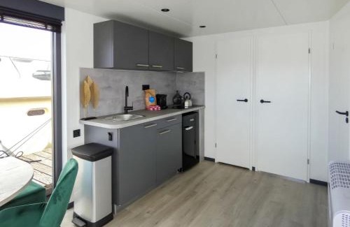 Municipality of Uitgeest Resort | Cozy Oceanfront Holiday Home De Meerparel-1 for Families