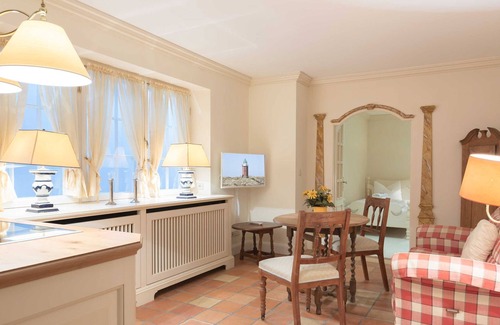 Kampen Apartment | Oceanfront Holiday Home Heideweg - Family-Friendly Getaway