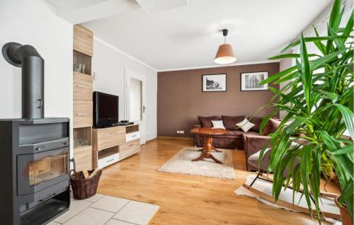 Herschdorf House | Inviting Home in Grobreitenbach with Family-Friendly Kitchen
