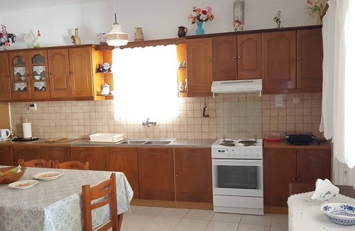 Aegiali House | Holiday Home 'Hippocrates' with Mountain View, Wi-Fi and Air Conditioning