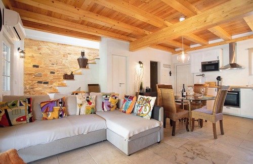 Cartaxo House | Discover Holiday Home 'Holi' with Private Pool & Wi-Fi