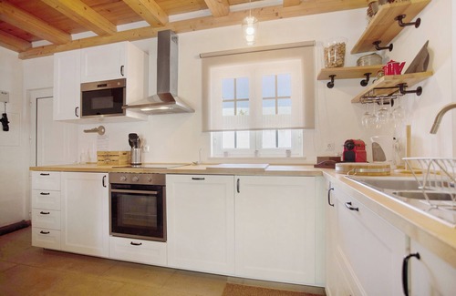 Cartaxo House | Discover Holiday Home 'Holi' with Private Pool & Wi-Fi