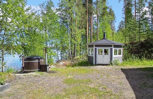 Enonkoski House | Relaxing Holiday Home with Hot Tub in Laurinranta