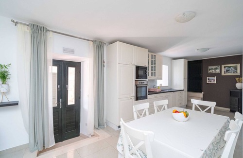 Majkovi House | Relax at Holiday Home Majkovi with Pool and Ocean Views