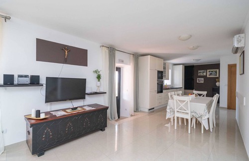 Majkovi House | Relax at Holiday Home Majkovi with Pool and Ocean Views
