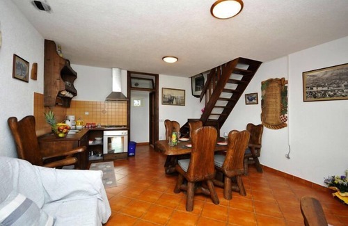 Seget Gornji House | Beautiful Holiday Home Barada with Ocean Views in Trogir