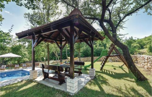 Hrvace House | Relaxing Home in Hrvace with Pool and Wifi Access