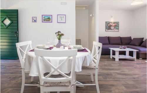 Hrvace House | Relaxing Home in Hrvace with Pool and Wifi Access