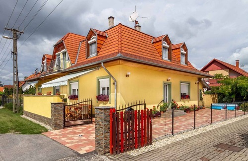 Balatonmariafurdo House | Tranquil Holiday Home with Pool and Ocean Views