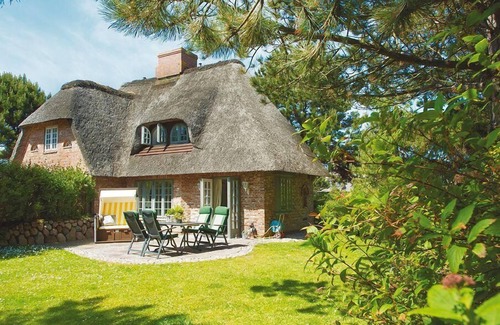 Kampen House | Cozy Holiday Home Hummelhüs with Pet-Friendly Kitchen