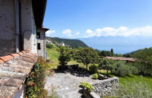 Vesio House | Charming Holiday Home in Tremosine with Family-Friendly Amenities