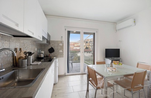 Imperia House | Relax at Il Gattino Di Porto: Pool, Wi-Fi & Ocean View