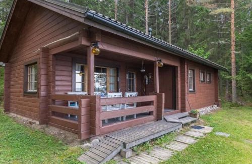 Lotjola House | Cozy Holiday Home Illanvirkku with Hot Tub & Pet Friendly