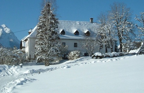 Vorderstoder House | Idyllic Mountain Retreat with Ocean View & Spa Amenities