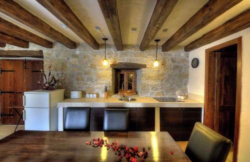Kotli House | Relaxing Holiday Home with Pool & BBQ in a Quiet Spot
